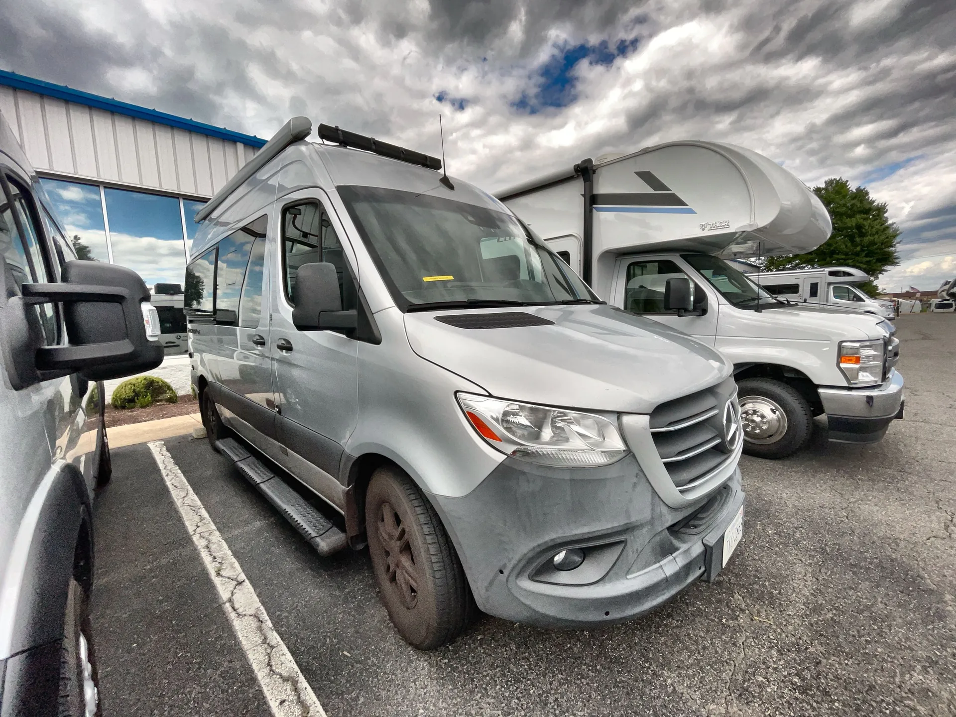 2023 Thor Motor Coach Sanctuary 19L - Photo 2