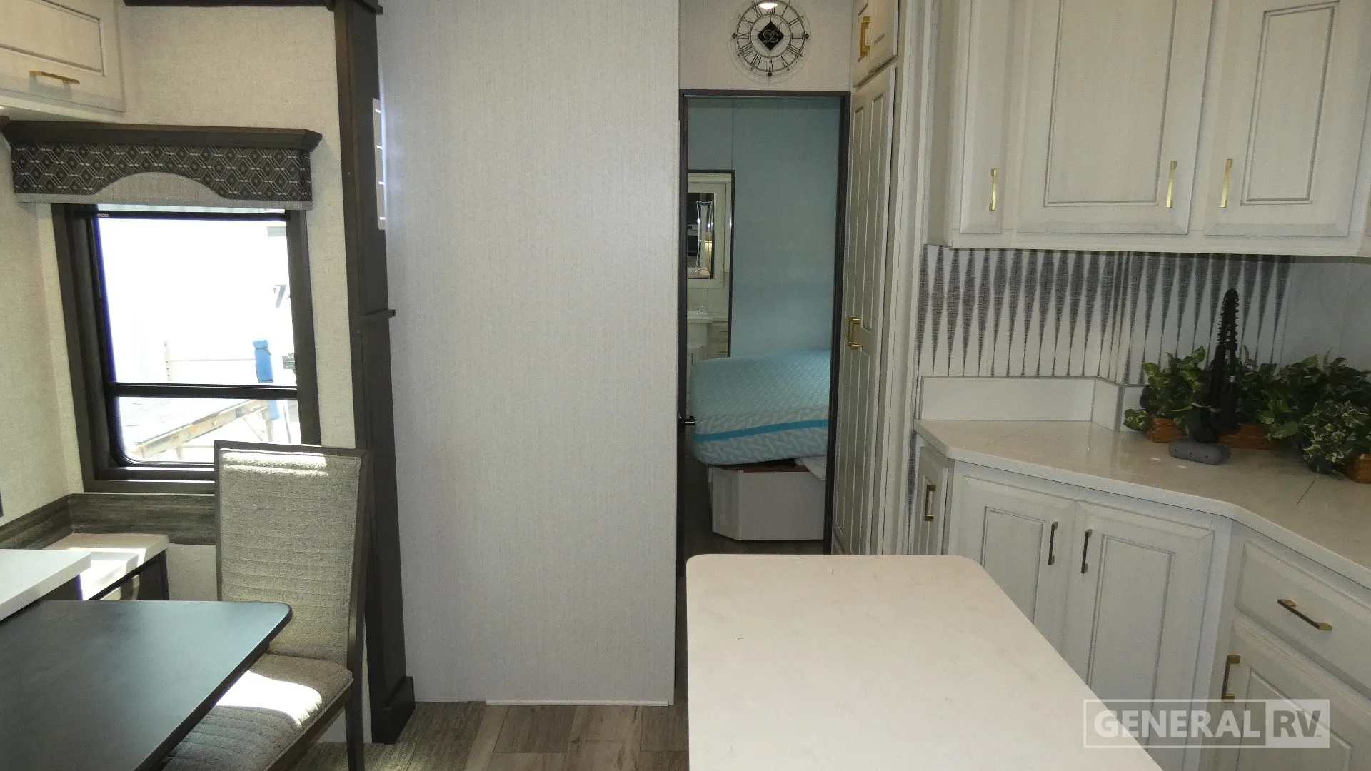 2021 DRV Luxury Suites Mobile Suites Nashville - Photo 3