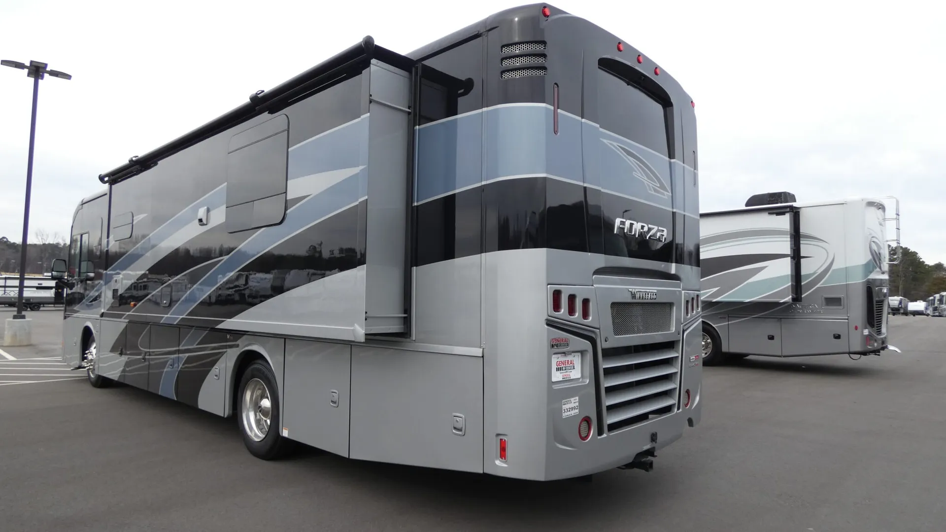 2025 Winnebago Forza 36H - Photo 4
