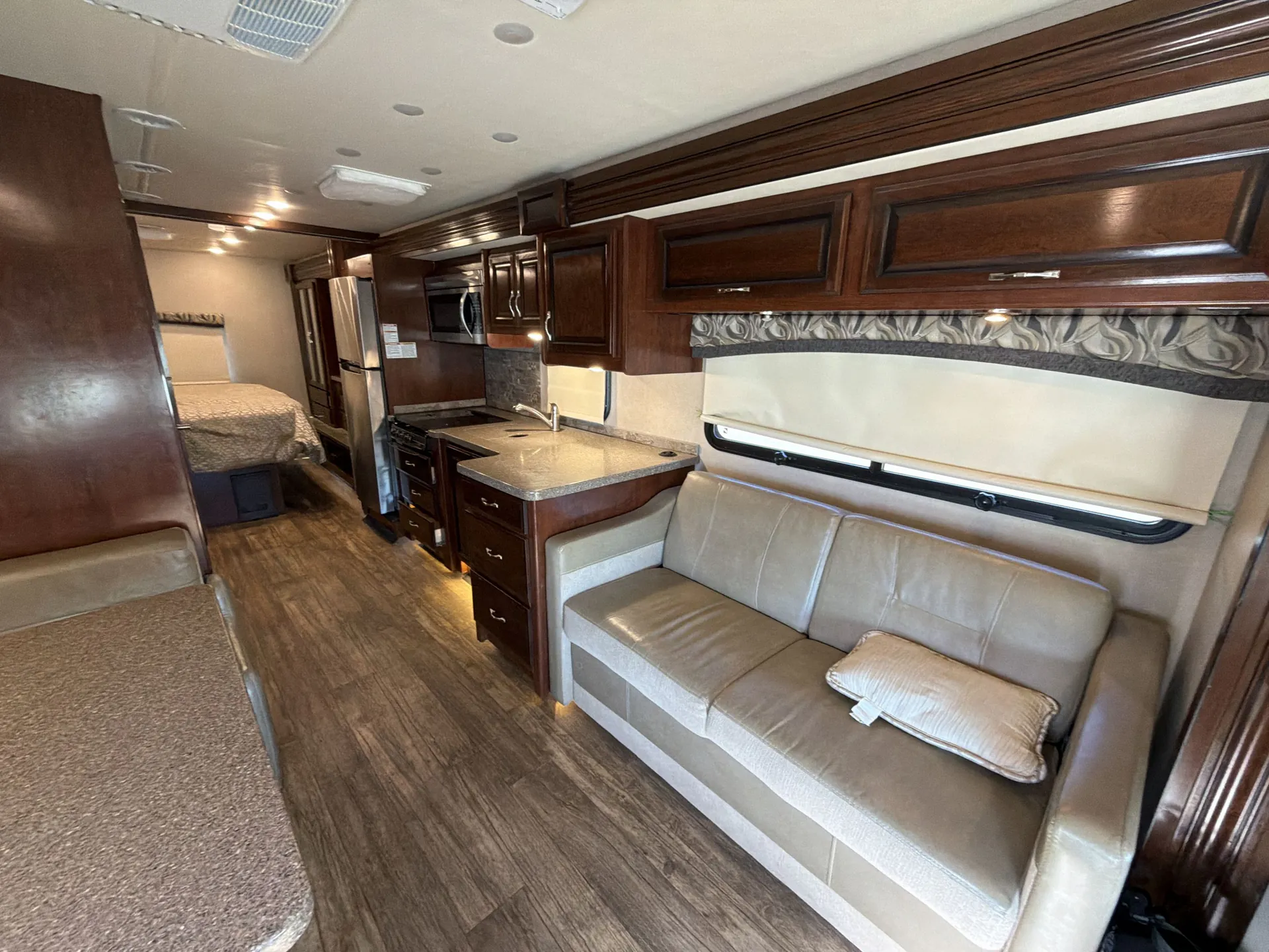 2019 Fleetwood Jamboree 30F — living area main