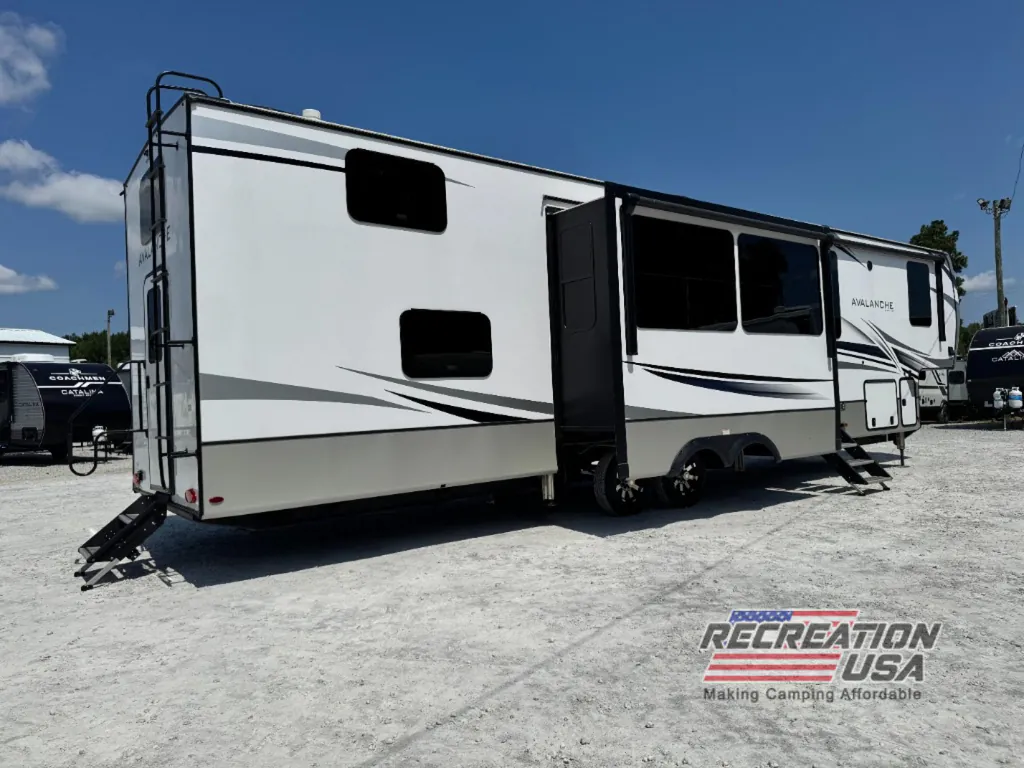 2023 Keystone Avalanche 390DS, Photos photo 6