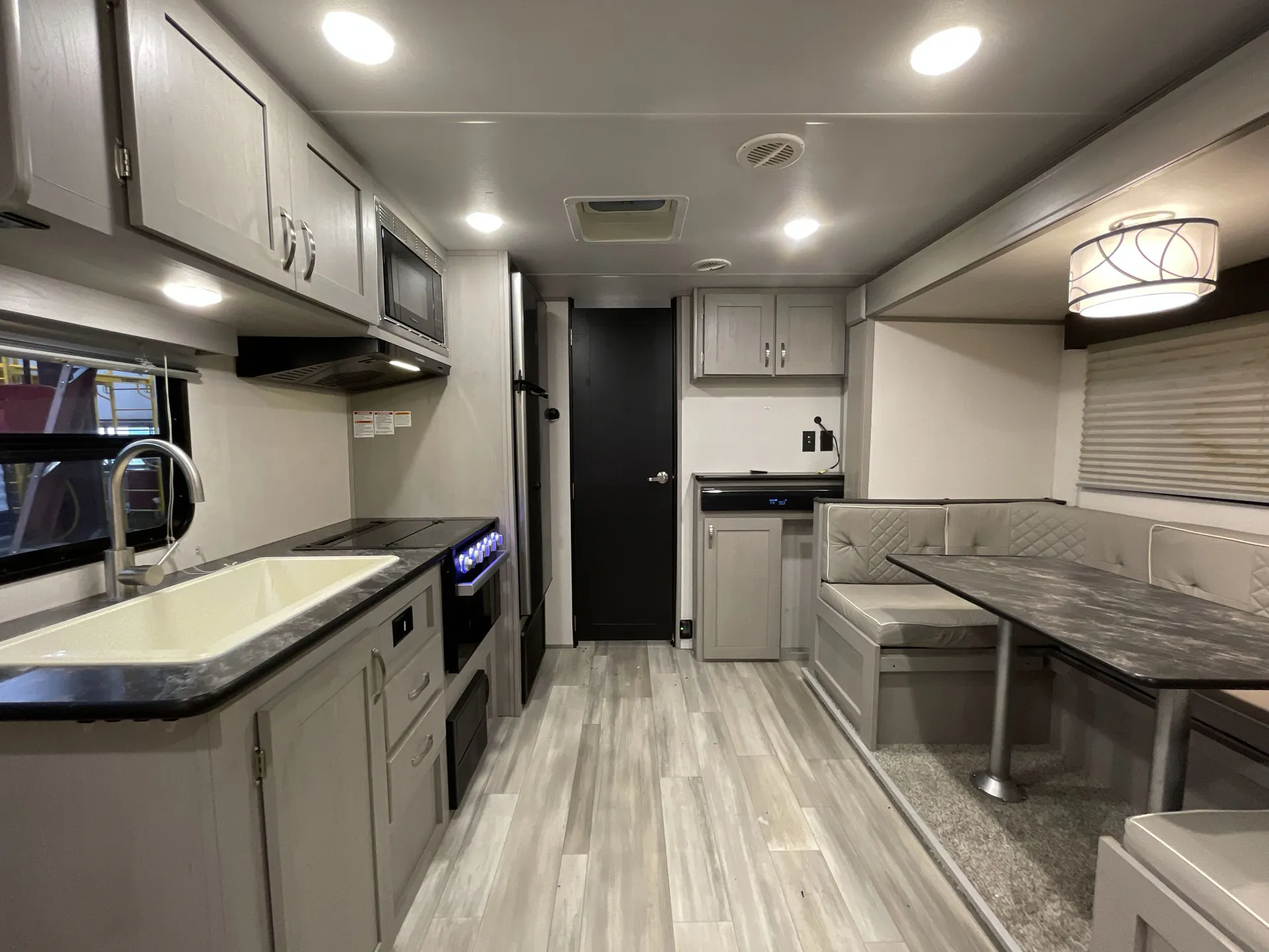 2022 Prime Time Tracer 190RBSLE — living area main