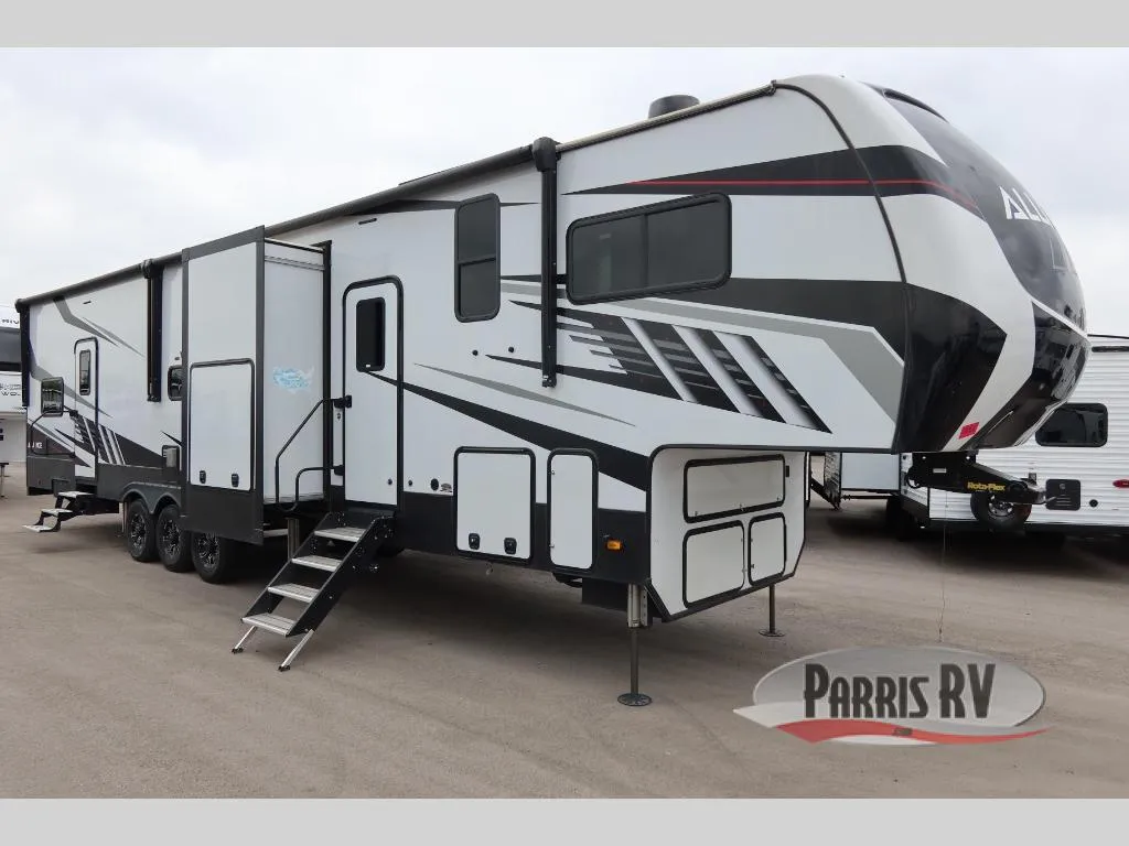 2022 Alliance RV Valor 40V13 - Photo 2
