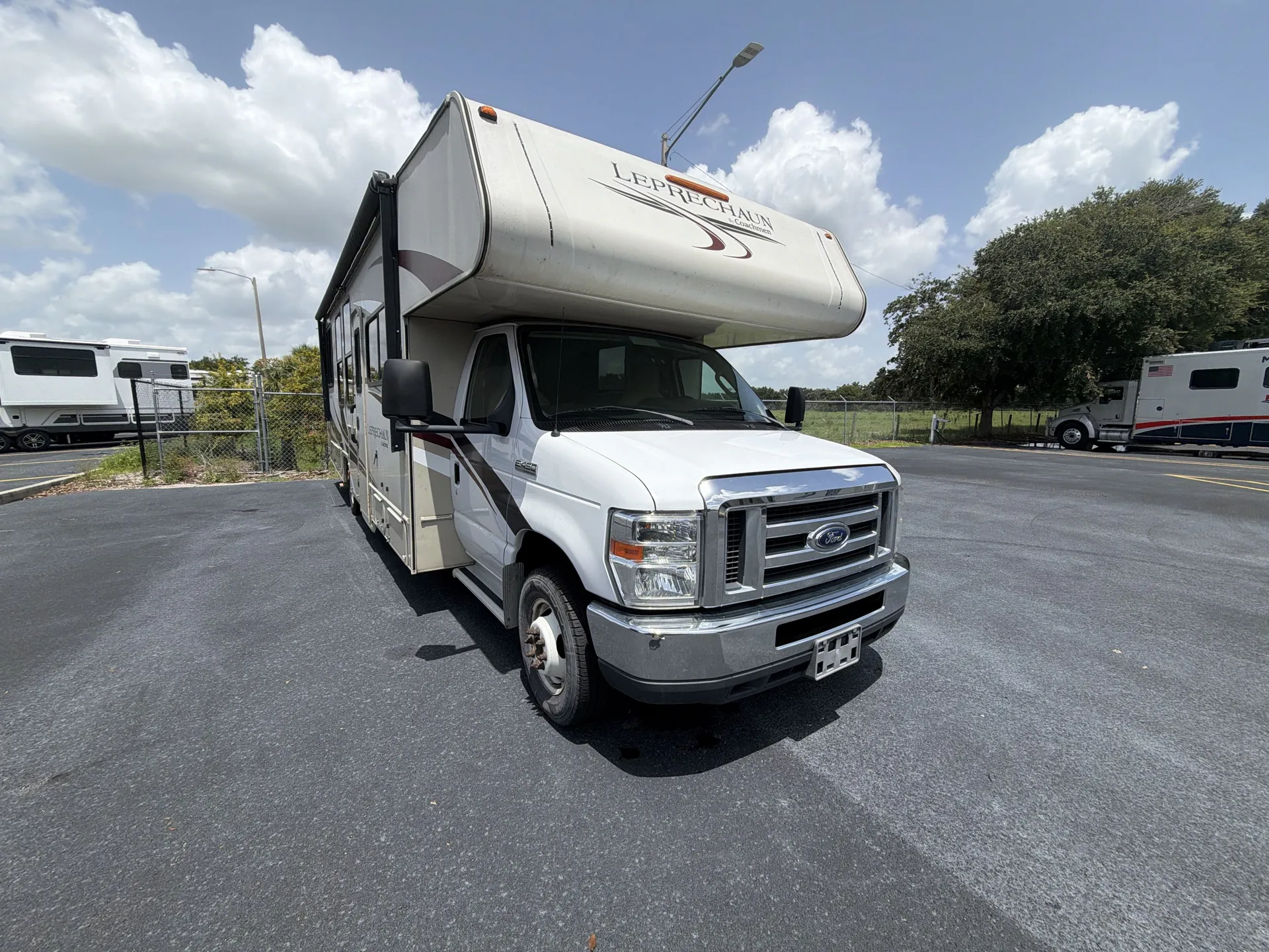 2020 Coachmen Leprechaun 317SA - Photo 2