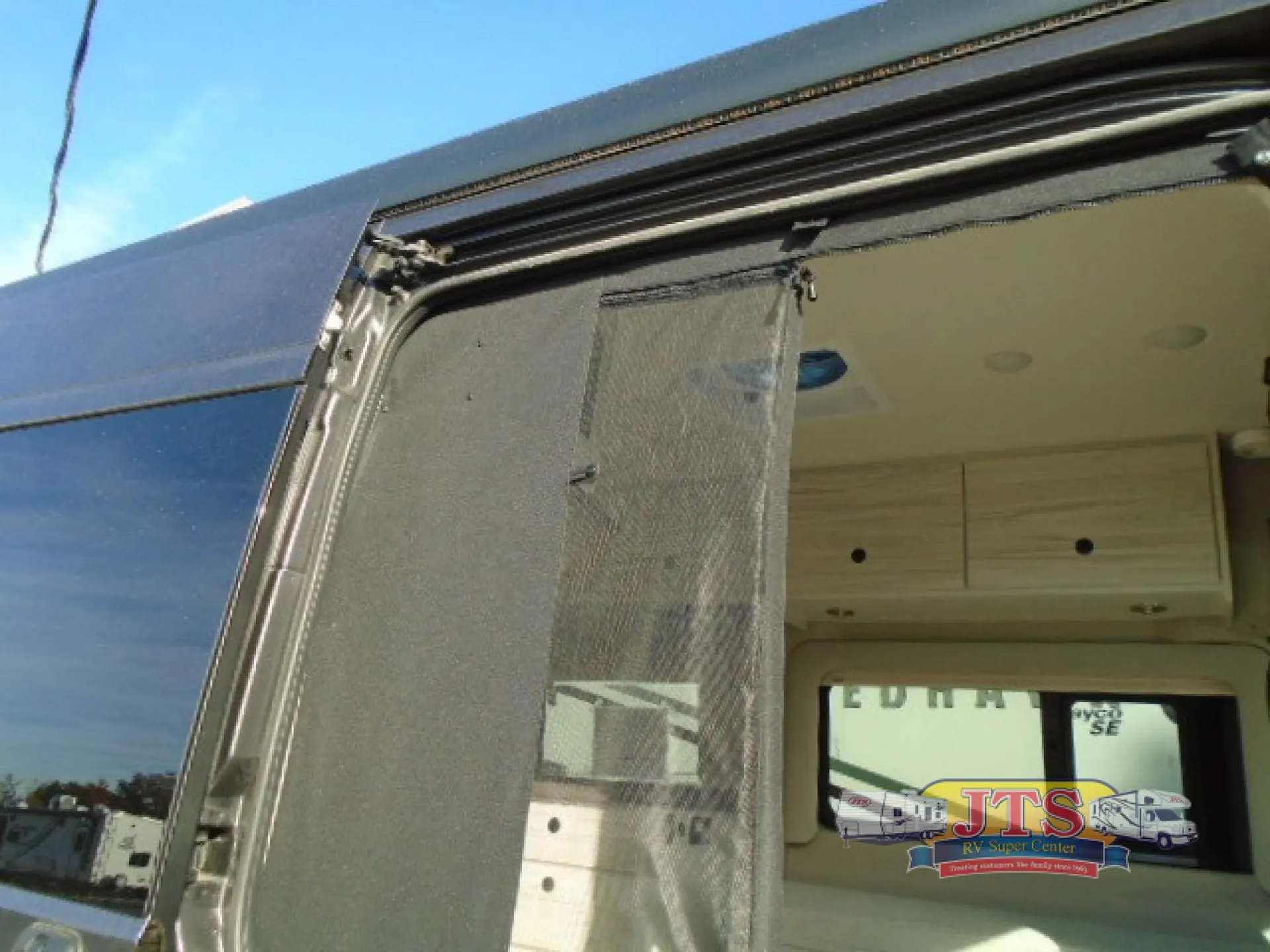 2025 Jayco Comet 18C - Photo 4