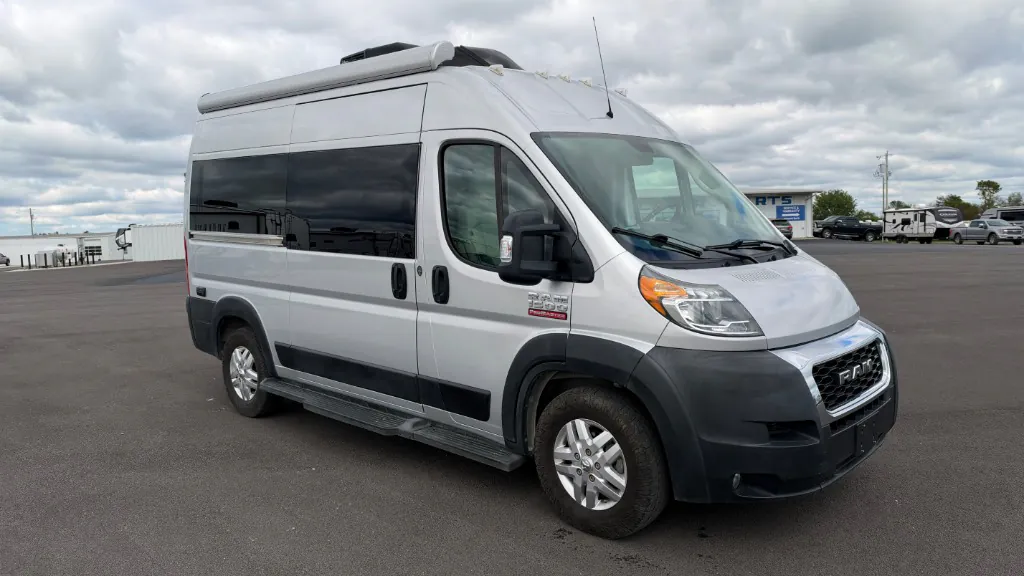 2022 Thor Motor Coach Rize 18M - Photo 2