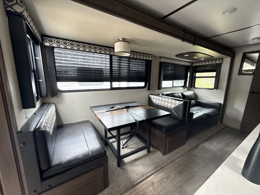2020 Prime Time LaCrosse 3380IB, Photos photo 10