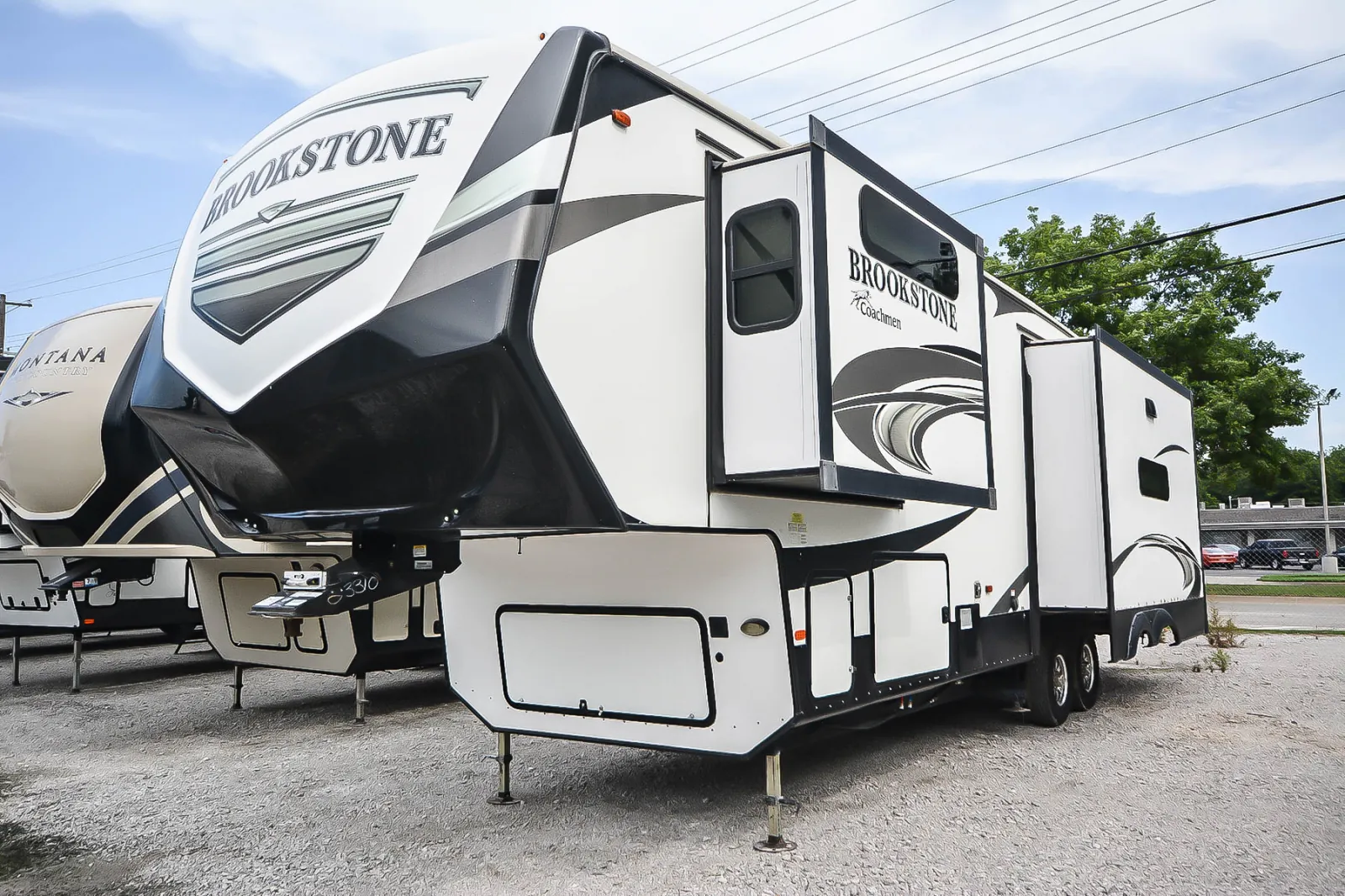 2020 Coachmen Brookstone 310 RL - Photo 2
