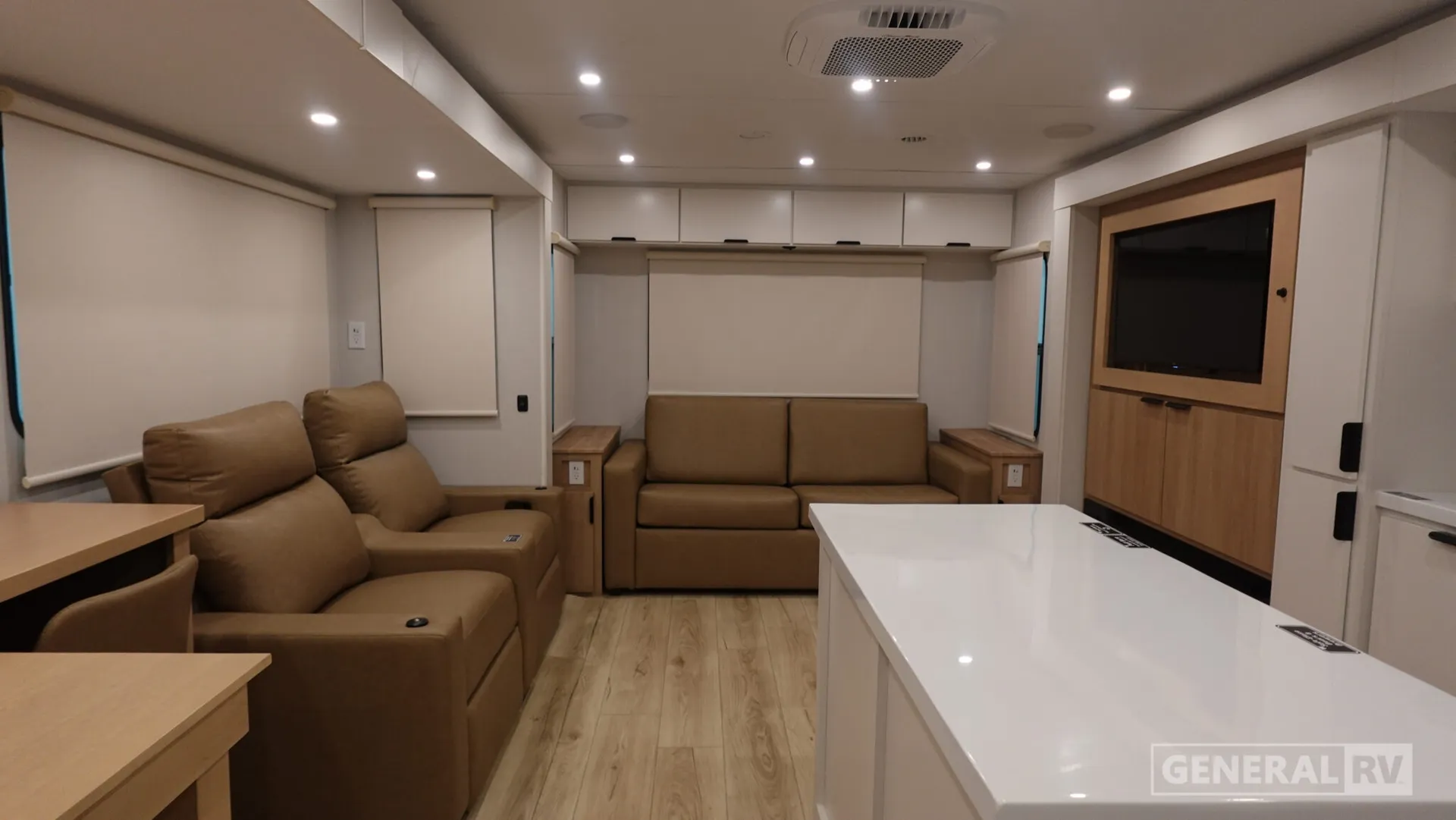 2026 Winnebago Thrive 29RLO - Photo 3