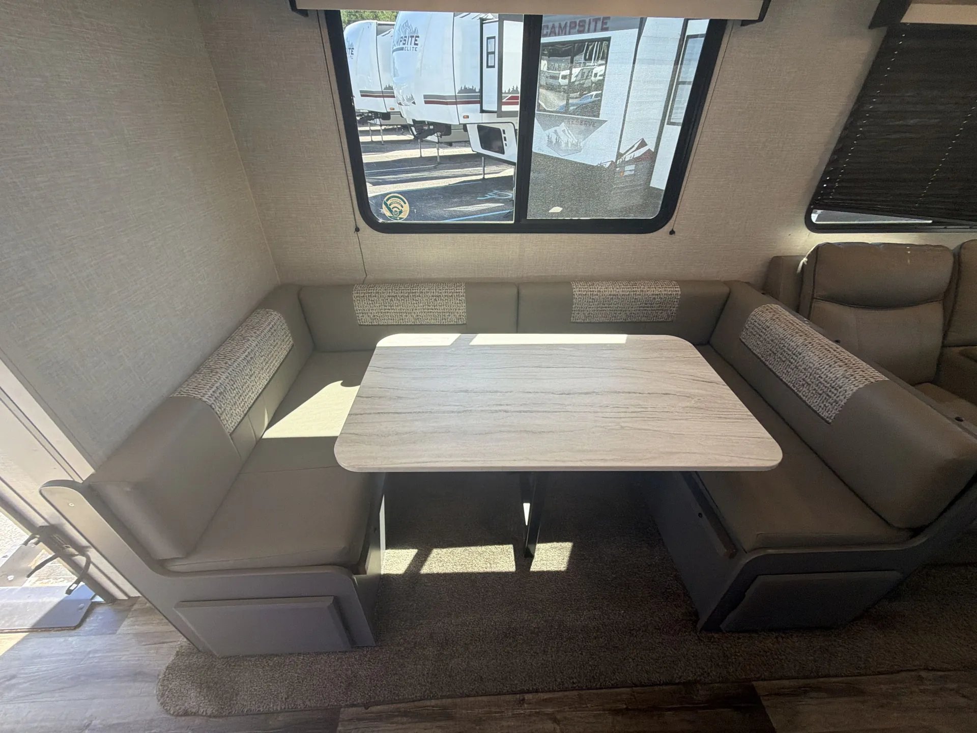 2022 CrossRoads Volante 34RE — living area main