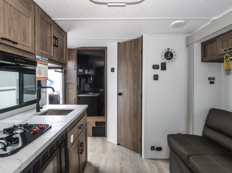 2026 Coachmen Freedom Express Select 19SE - Photo 4
