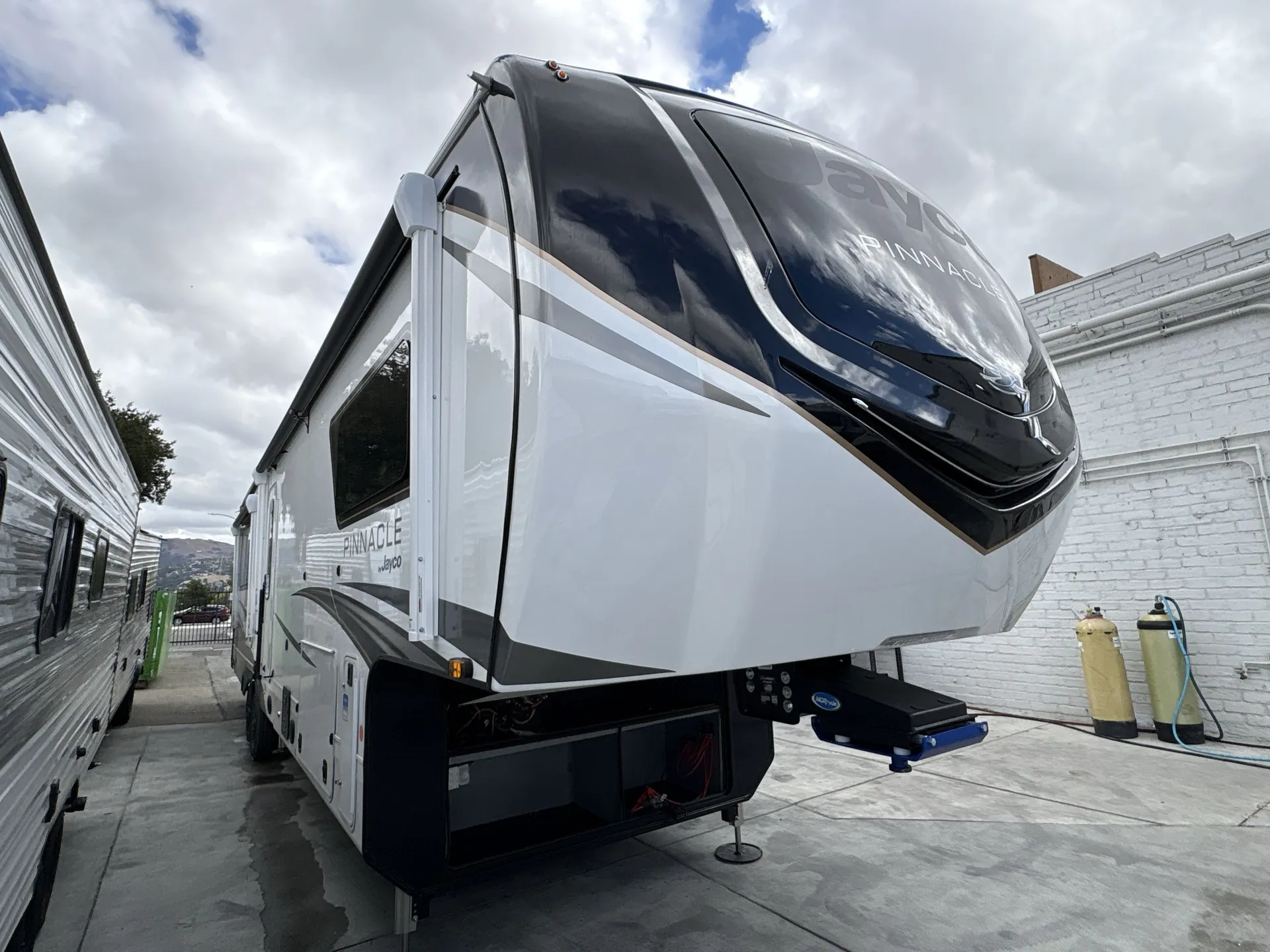 2026 Jayco Pinnacle 38SSWS - Photo 2