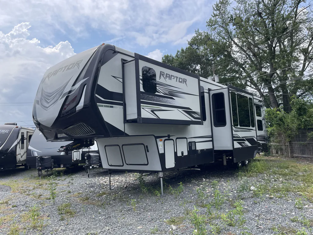 2018 Keystone Raptor 362, Photos photo 5