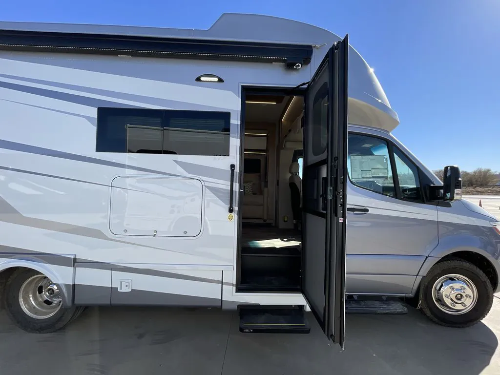 2026 Tiffin Wayfarer 25 XLW, Photos photo 6