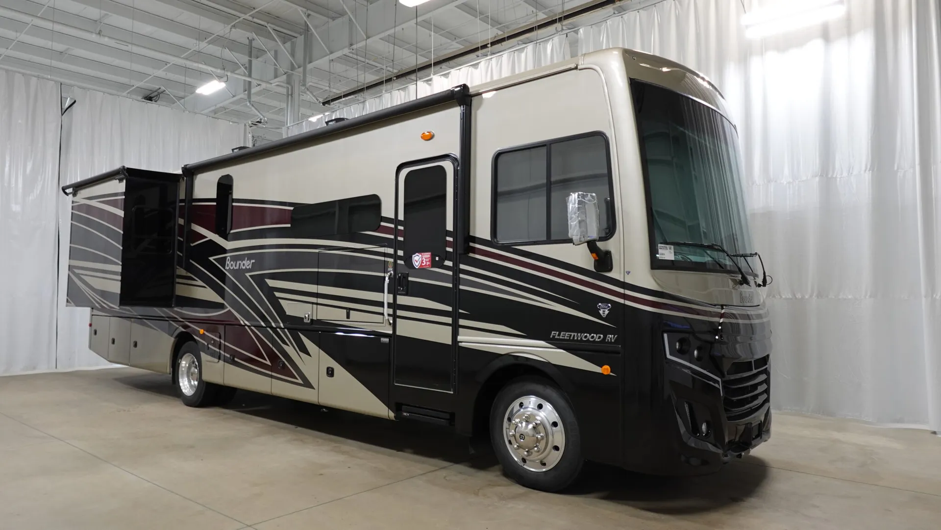 2026 Fleetwood Bounder 35K - Photo 2