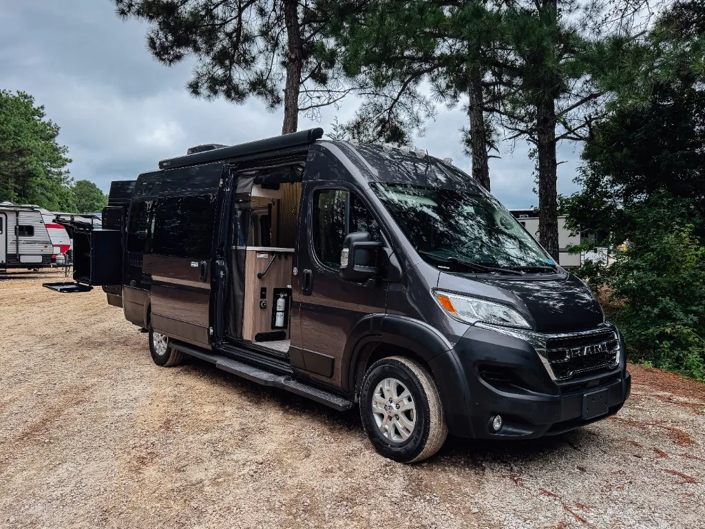 2024 Thor Motor Coach Dazzle 2AB - Photo 2