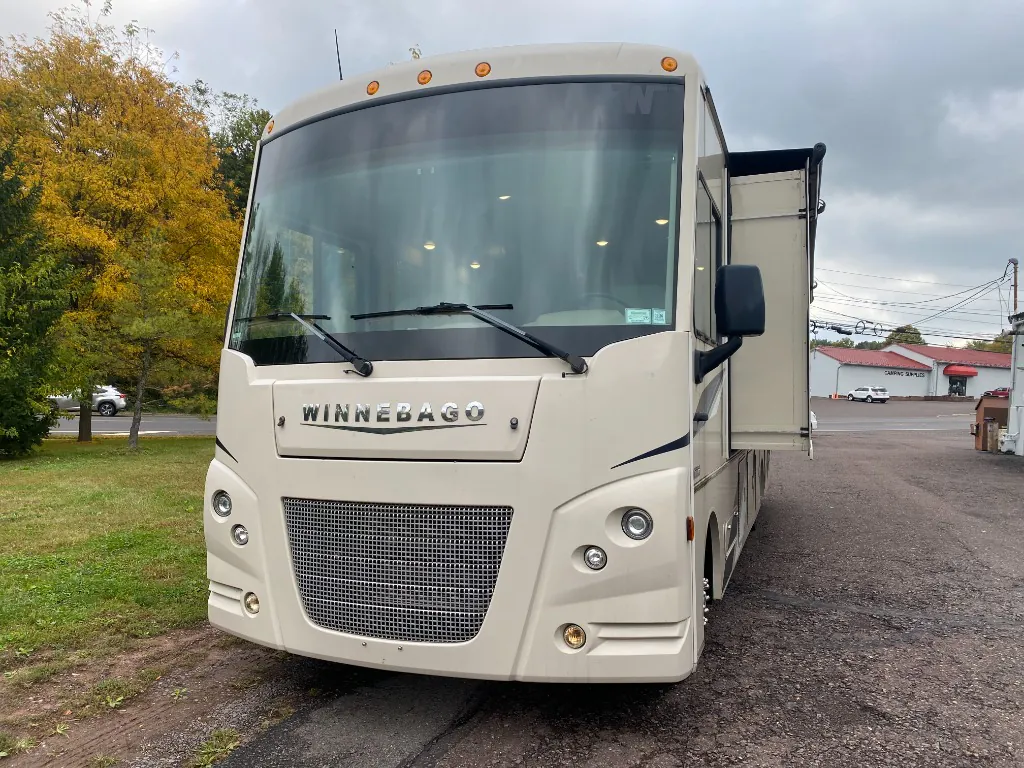 2022 Winnebago Sunstar 31B - Photo 2