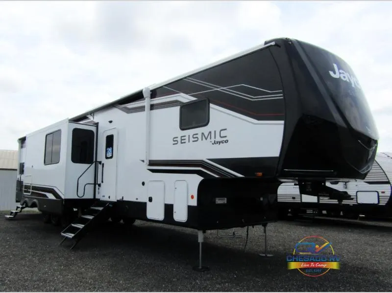 2026 Jayco Seismic 399 - Photo 2