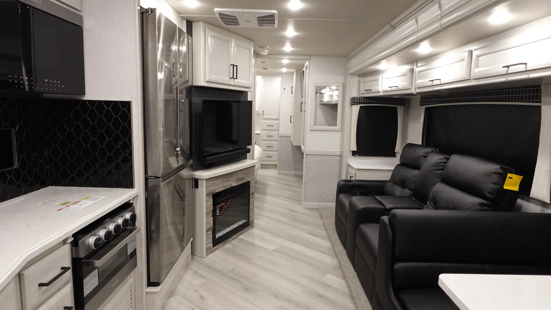 2026 Holiday Rambler Vacationer 35K - Photo 3