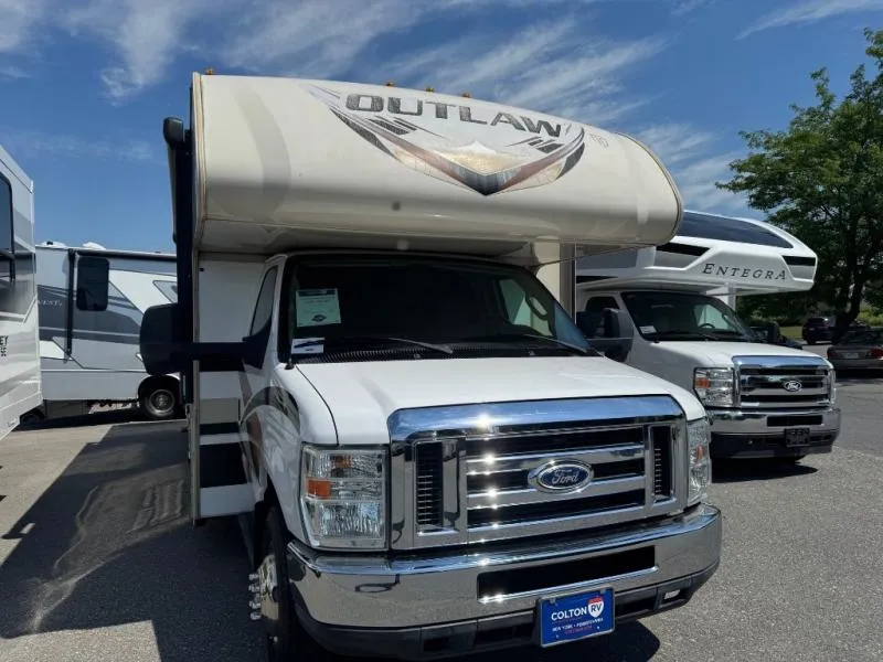 2015 Thor Motor Coach Outlaw Class C 29H - Main photo