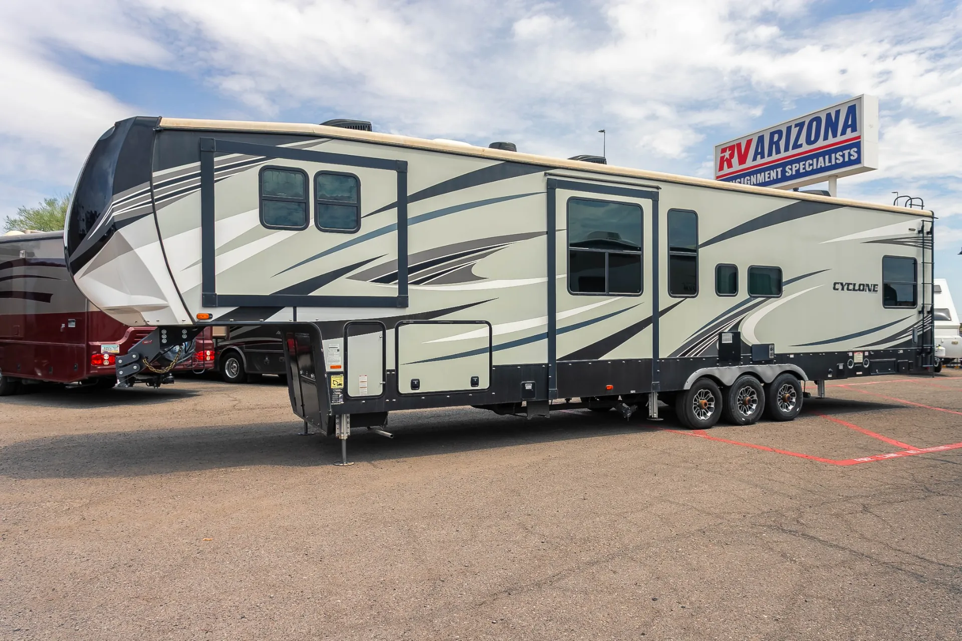 2021 Heartland Cyclone CY 4006