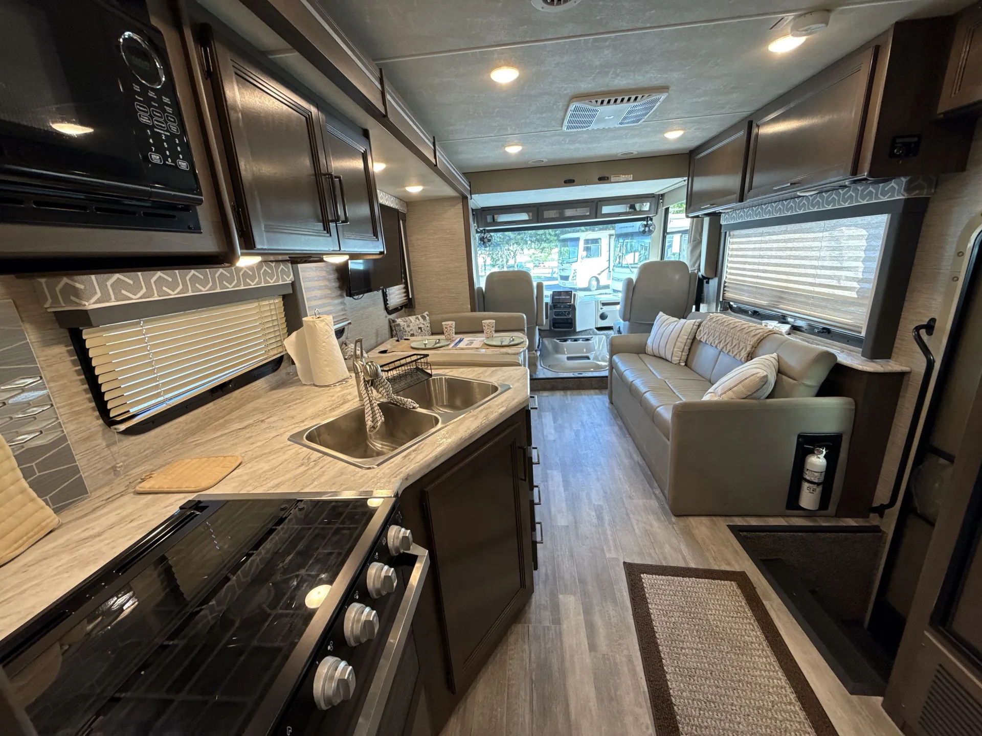 2021 Thor Motor Coach Freedom Traveler A32 — living area main
