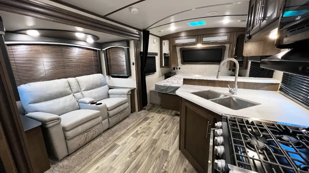 2020 Keystone RV Cougar Half-Ton 22RBS - Photo 4