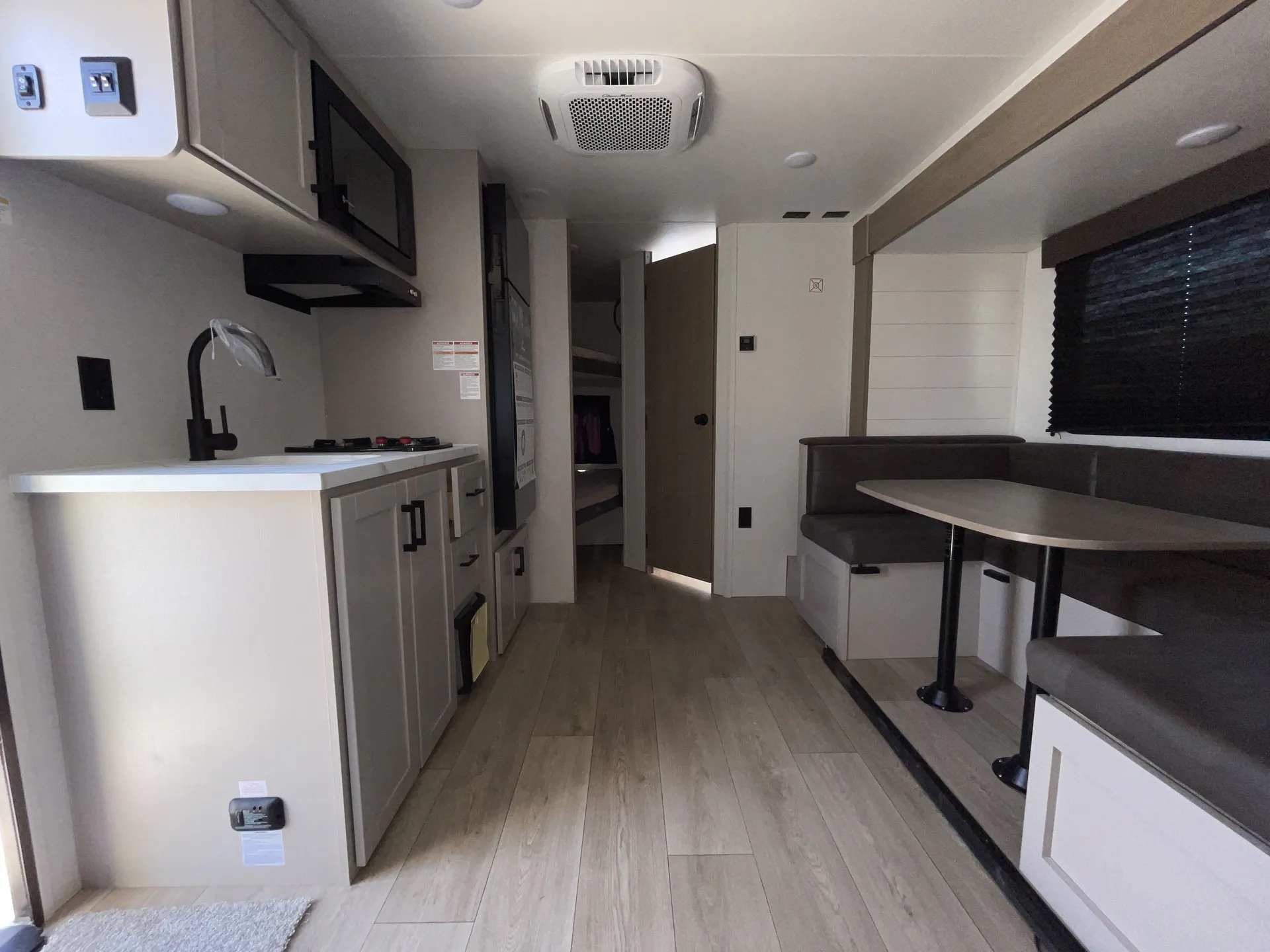 2027 Jayco Jay Flight 197MBW - Photo 3