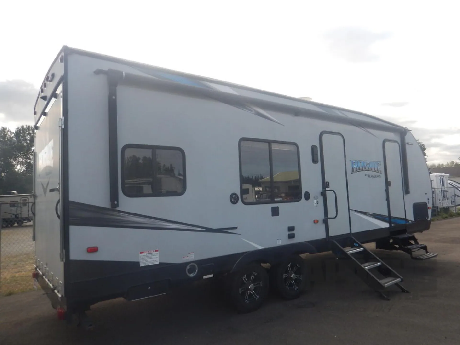 2019 Forest River Vengeance Rogue 25V — Photo 5