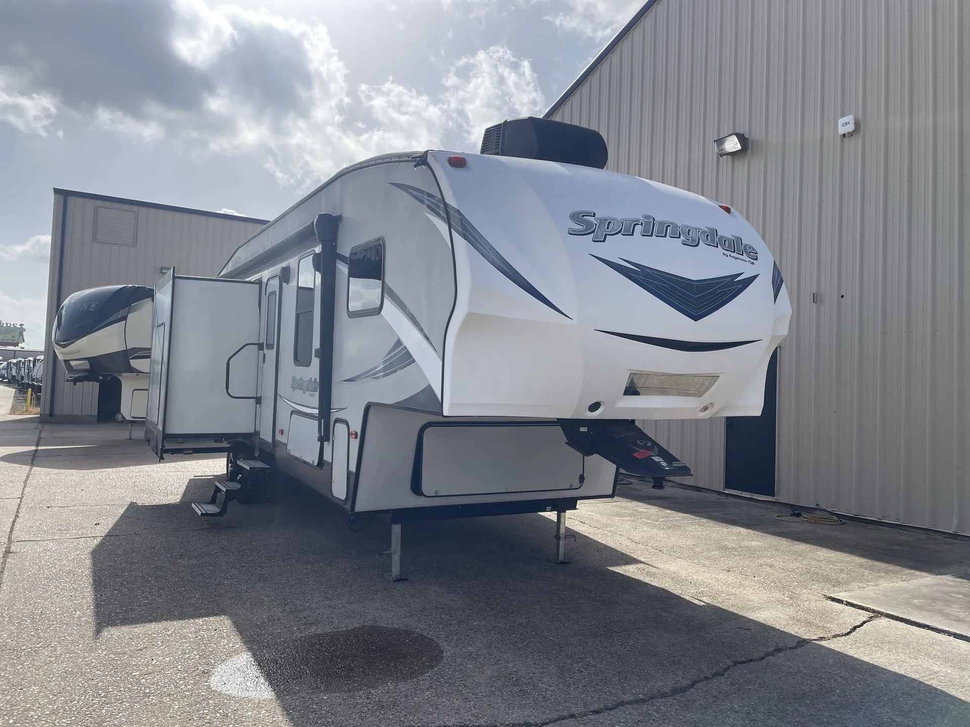 2019 Keystone Springdale 302FWRK - Photo 2