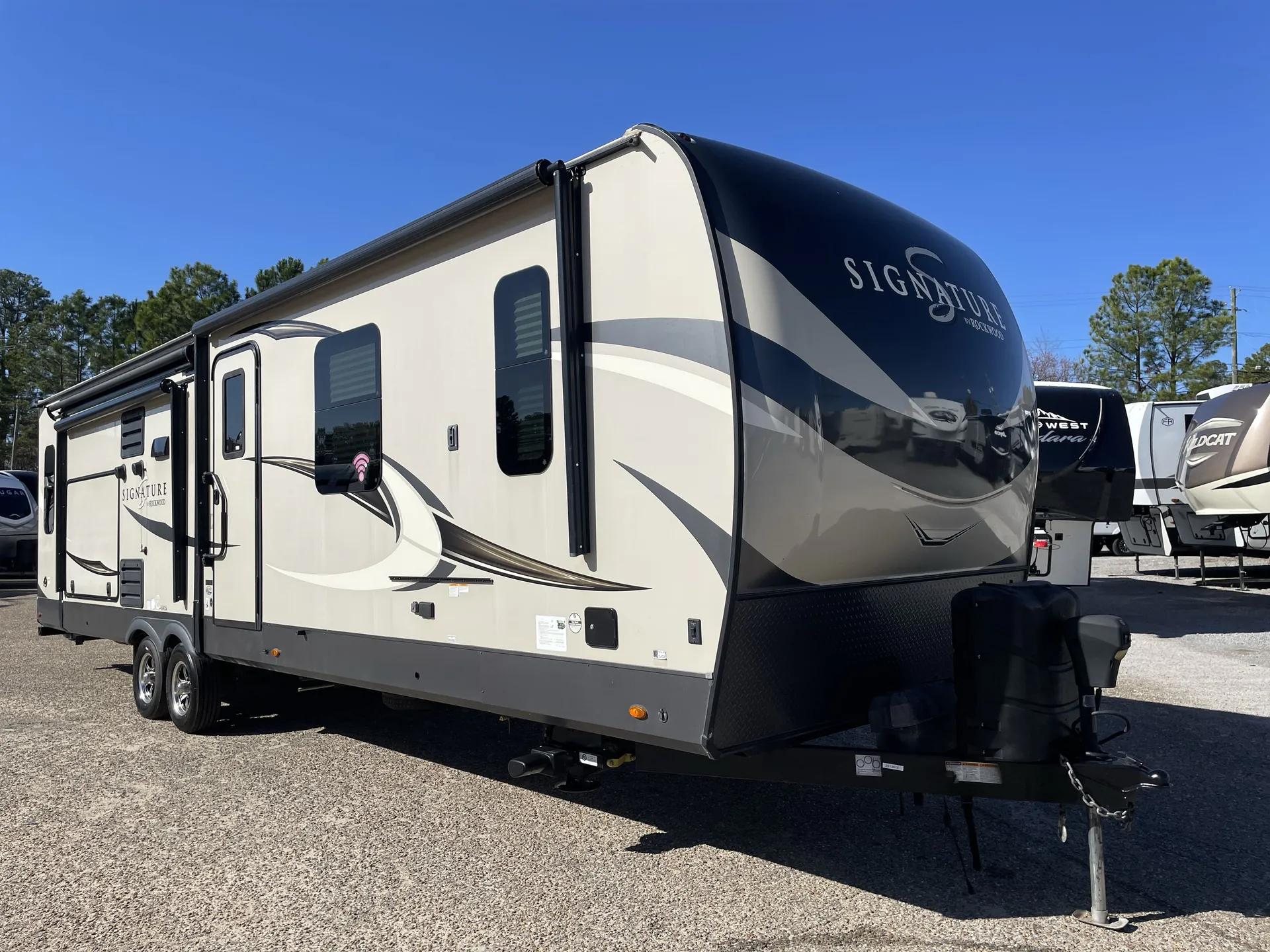2020 Forest River Rockwood Signature Ultra Lite 8328BS - Photo 2