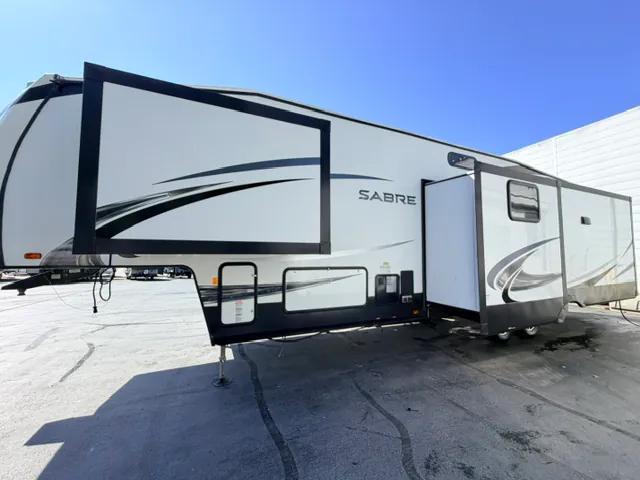 2019 Forest River Sabre 36BHQ, Photos photo 3