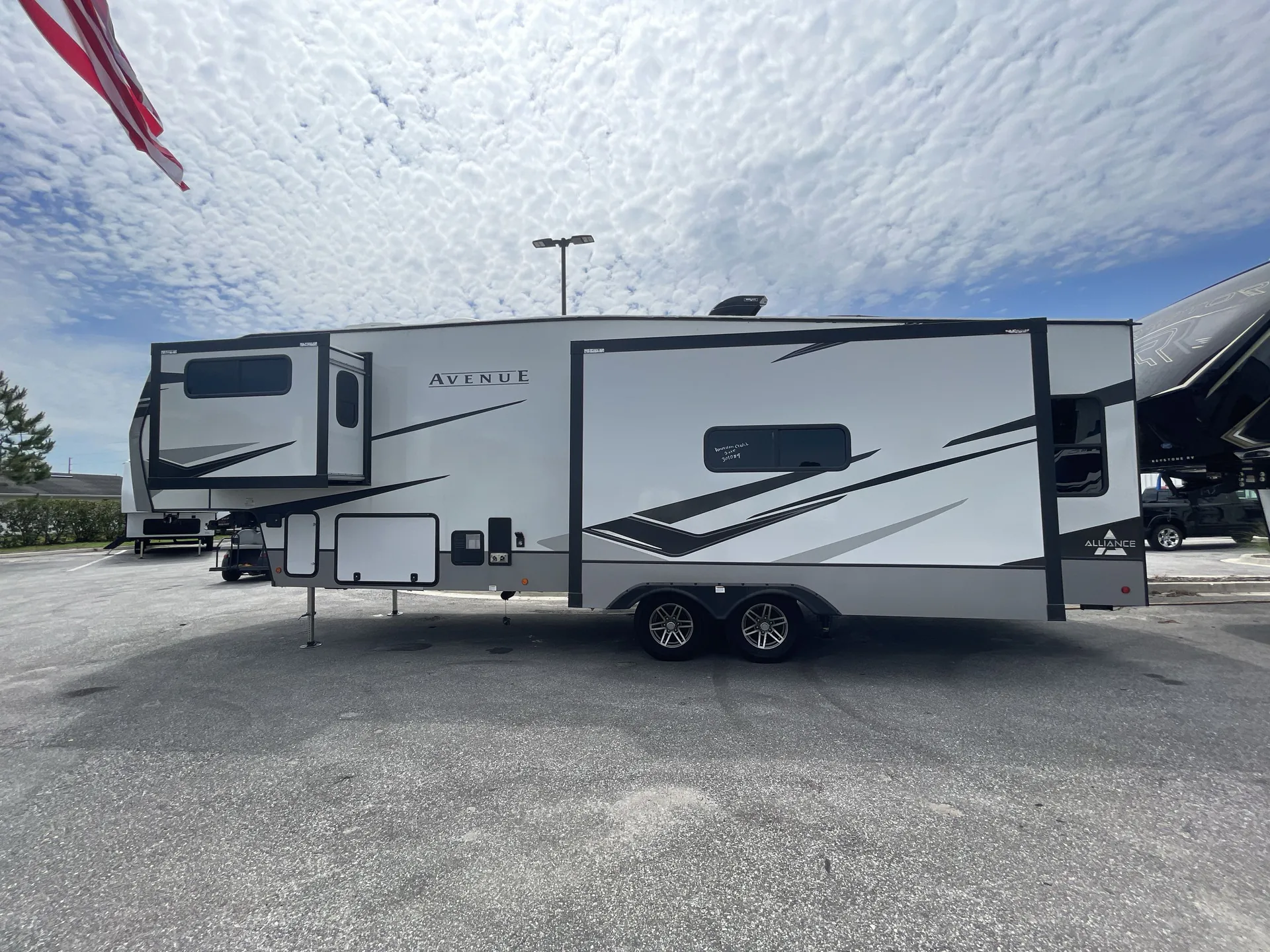 2023 Alliance RV Avenue 32RLS - Photo 2