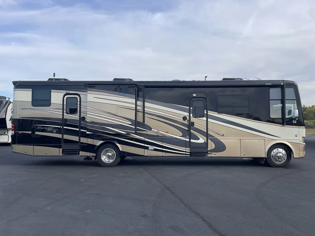2016 Newmar Canyon Star 3921, Photos photo 5