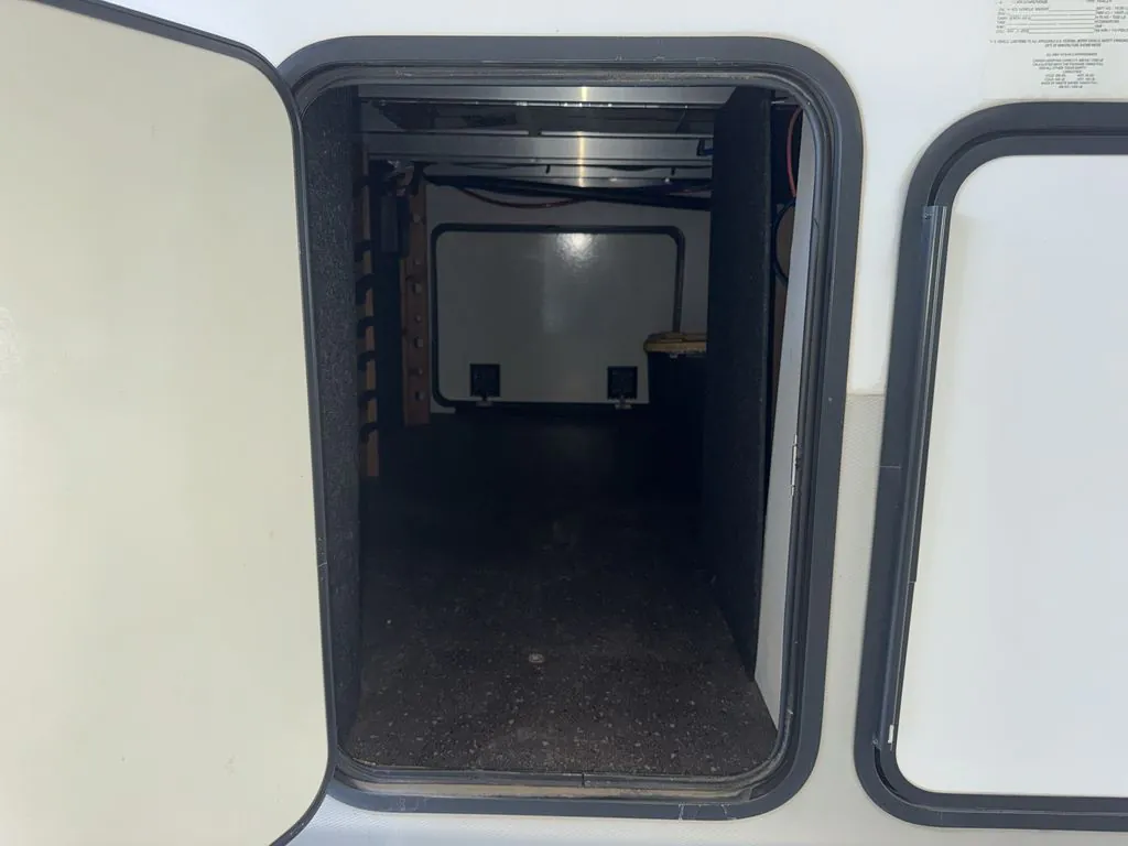 2023 Keystone Avalanche 390DS, Photos photo 7