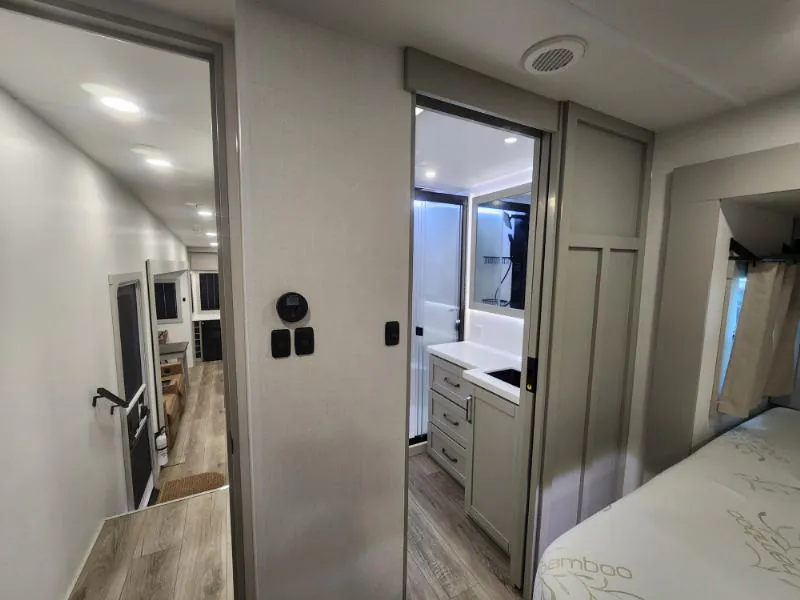 2025 Brinkley Model Z 3300, Photos photo 49