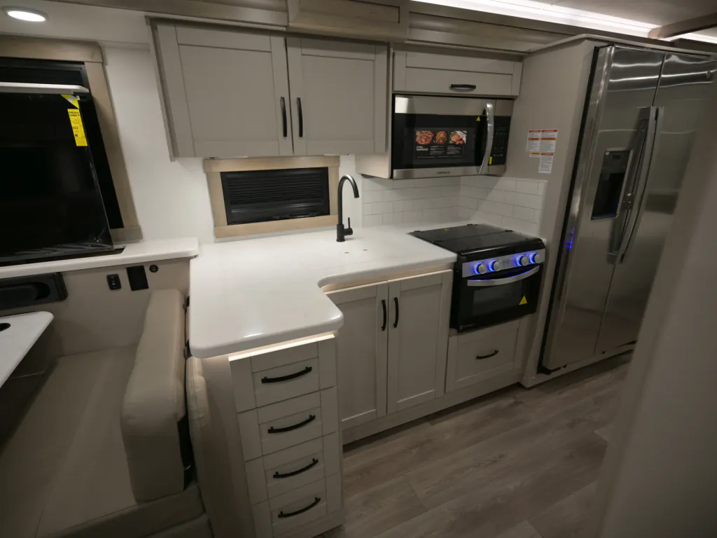 2027 Entegra Coach Vision XL 36C, Photos photo 11