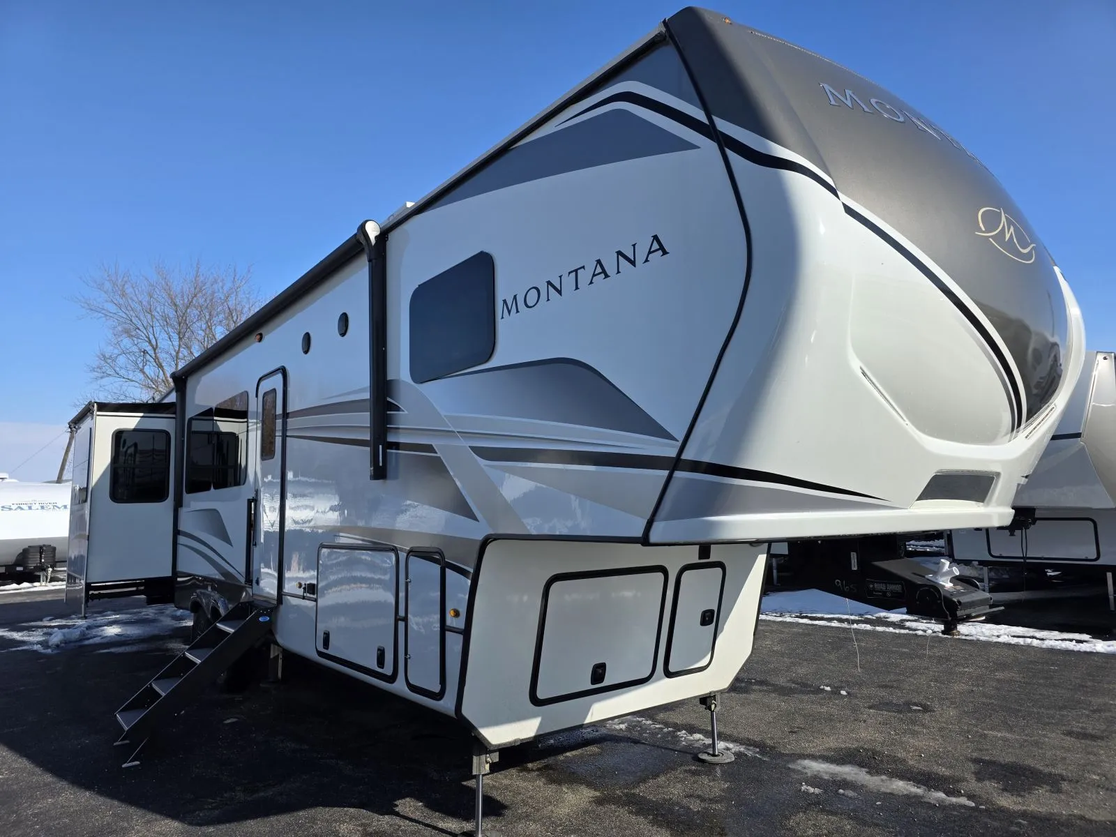 2024 Keystone Montana 3531RE - Photo 4