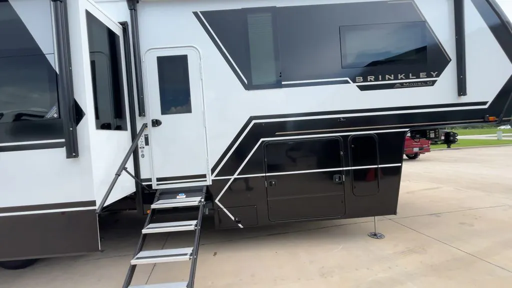 2027 Brinkley Model G 4170, Photos photo 4
