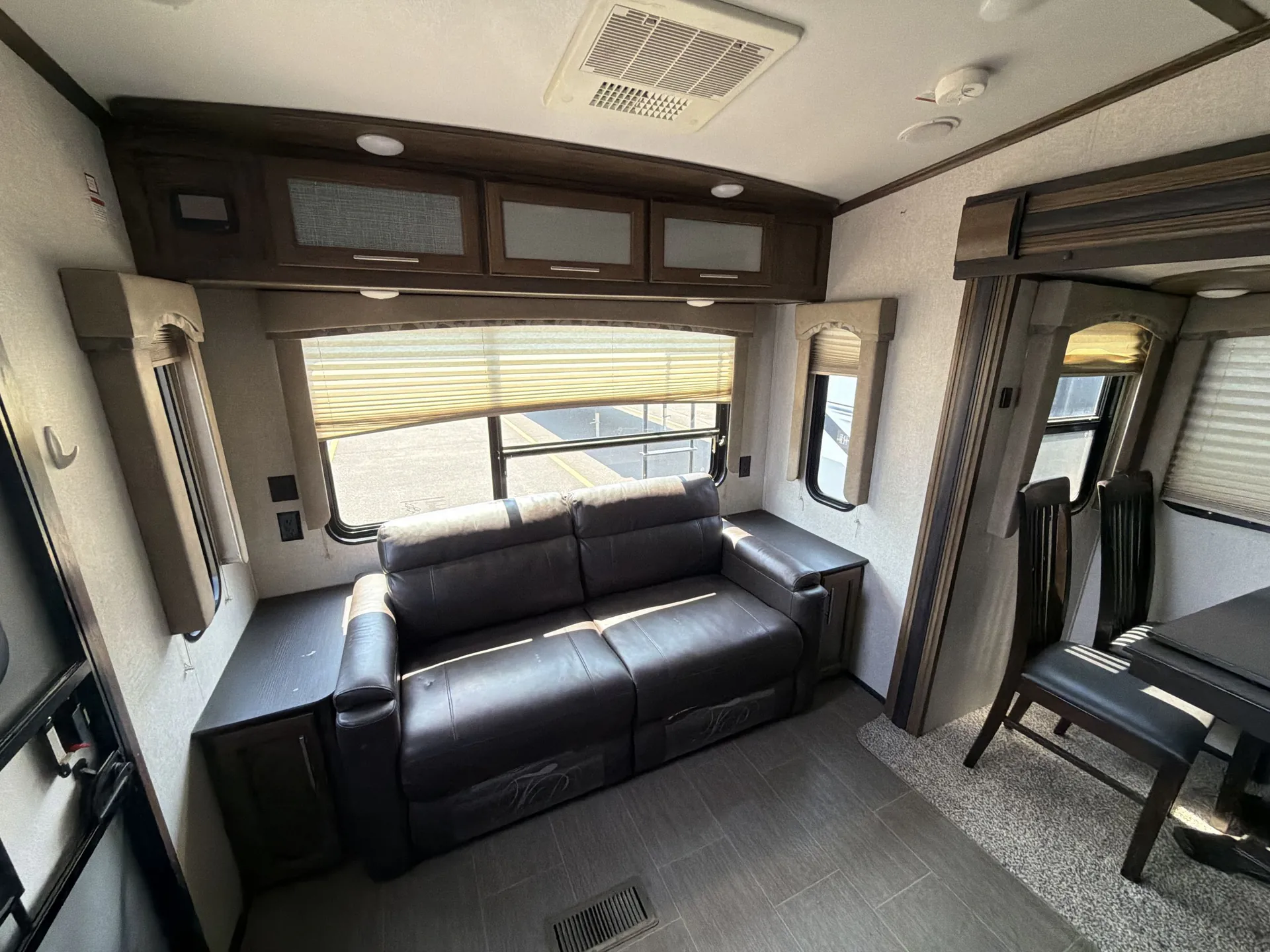 2019 Keystone Cougar Half-Ton 27RLS — living area main