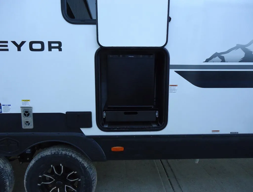 2026 Forest River Grand Surveyor 253RLS - Photo 4
