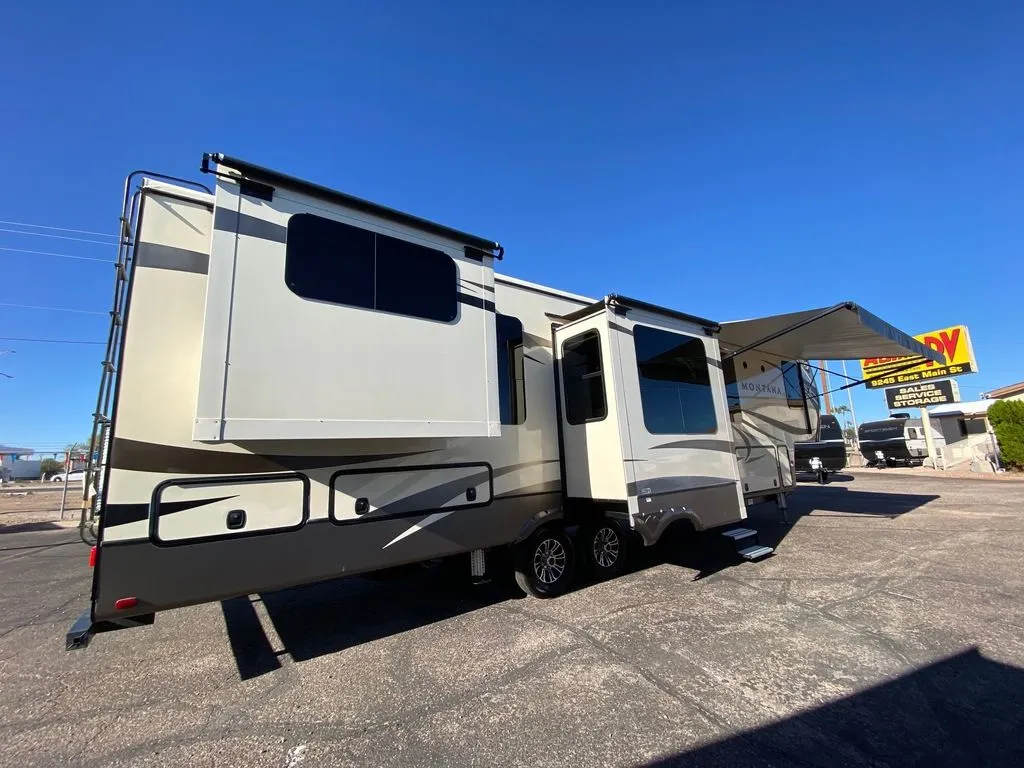 2016 KEYSTONE RV MONTANA 3791RD - Photo 4
