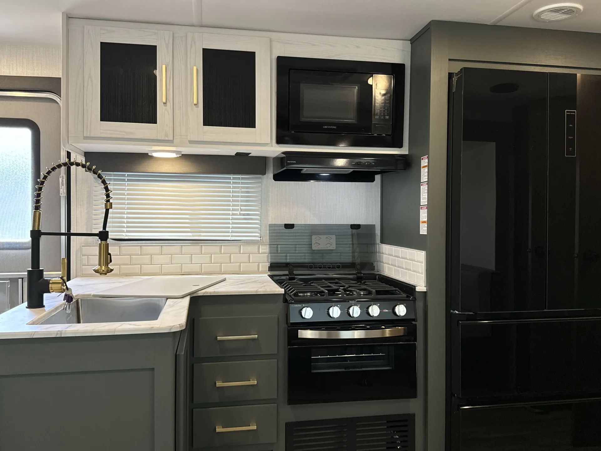 2025 Heartland Eddie Bauer 34BHS — kitchen