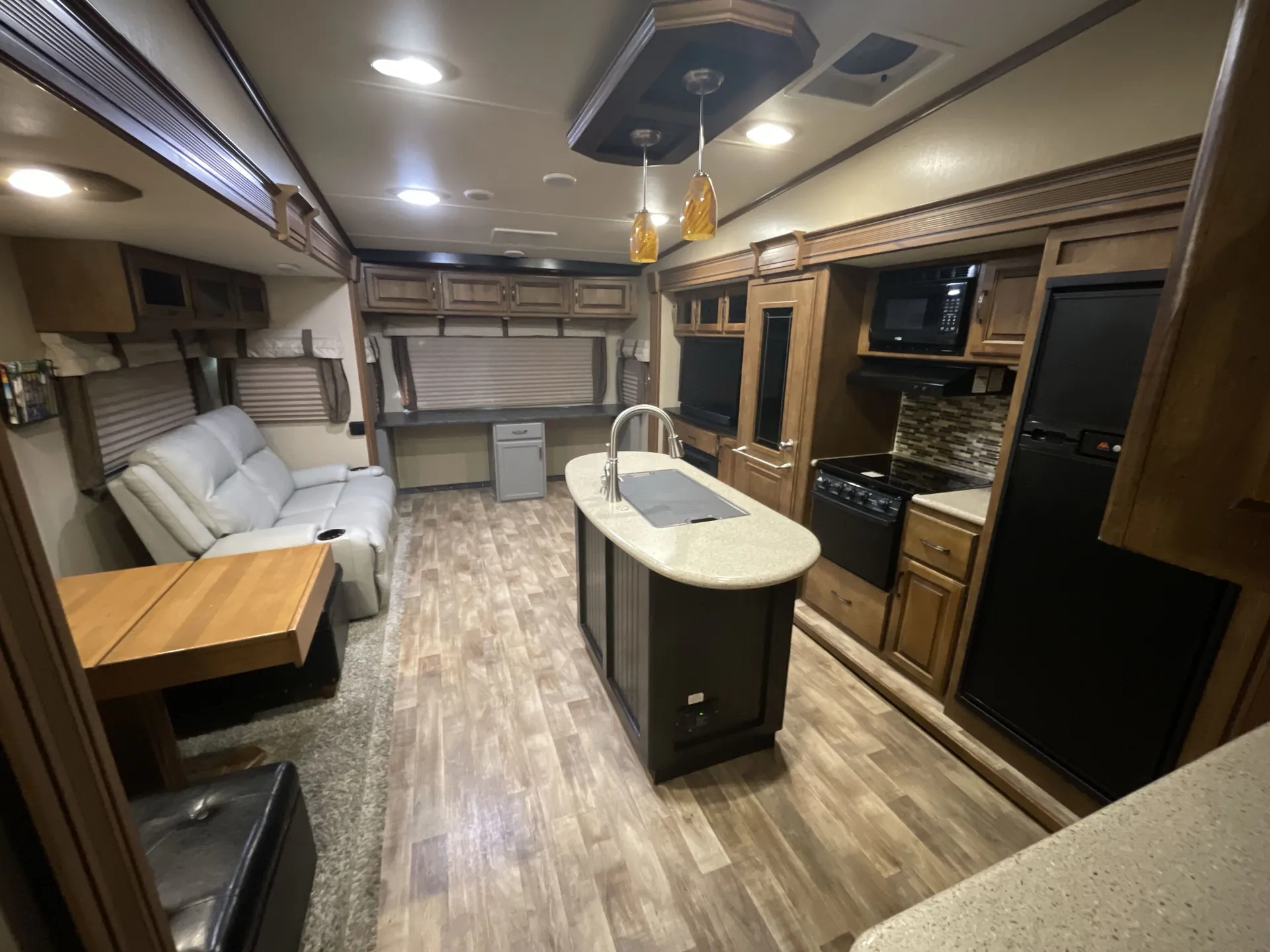 2015 Grand Design Reflection 303RLS — living area main