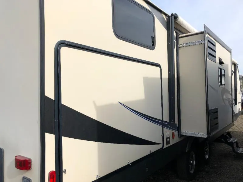 2015 Coachmen Freedom Express Liberty Edition 320 BHDS - Photo 4