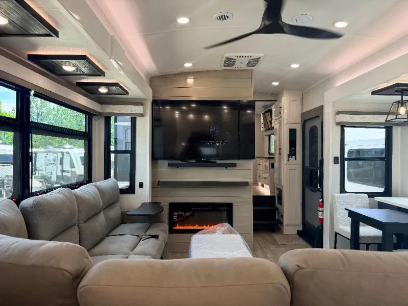 2026 Jayco Pinnacle 38FBRK - Photo 3