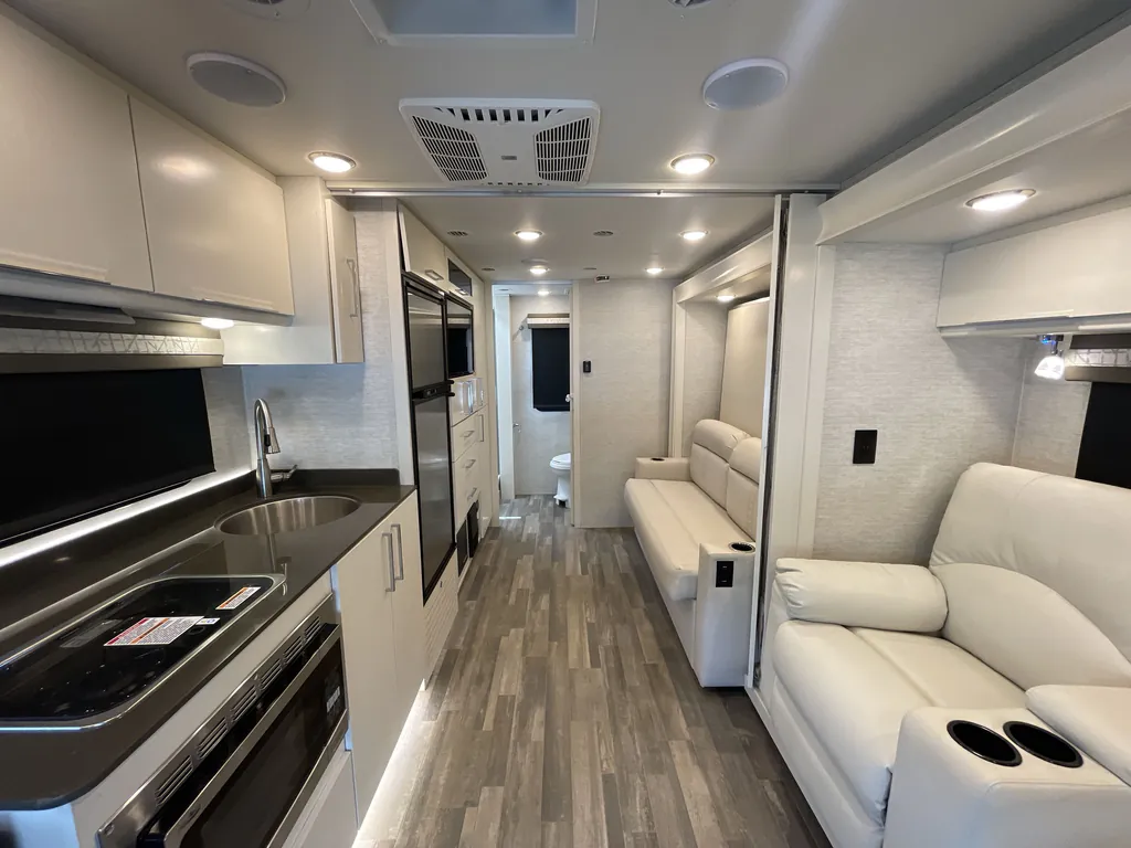 2020 Tiffin Wayfarer 25 RW, Photos photo 2