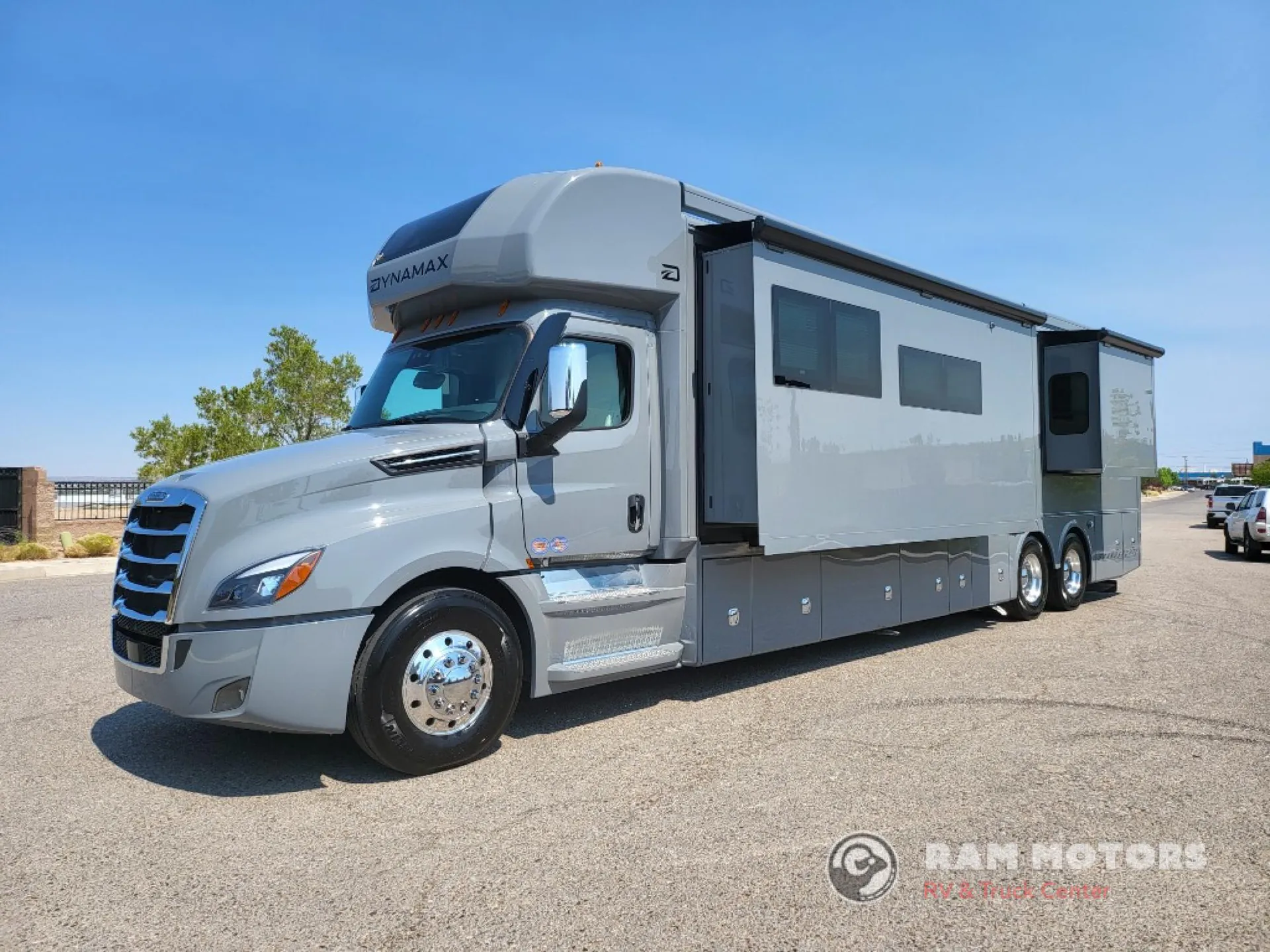 2027 Dynamax Corp Grand Sport 45CB - Photo 2