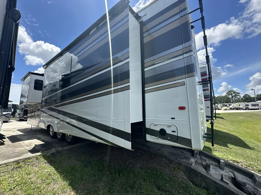 2026 Forest River Riverstone Legacy 43BFC, Photos photo 8
