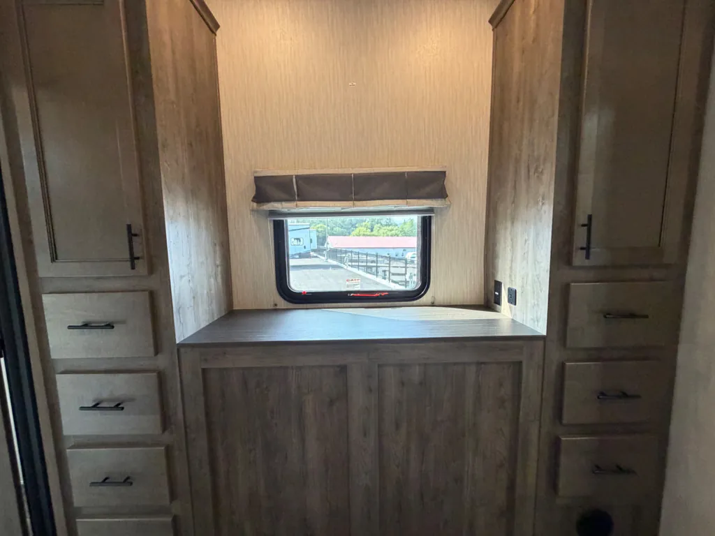 2021 Forest River Sabre 37FLH, Photos photo 23